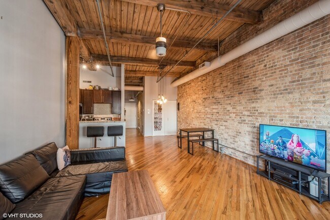 Building Photo - 225 W Huron St