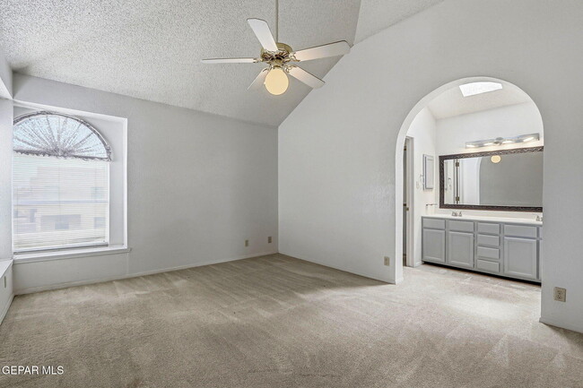Building Photo - 7765 Dianjou Dr