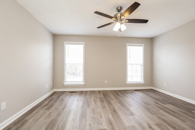 Building Photo - 721 Shandale Dr