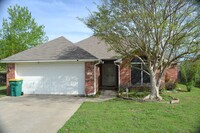 Building Photo - Charming 3 bedroom 2 bathroom home in Belt...