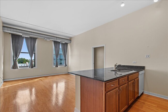 Building Photo - 4015 N Milwaukee Ave