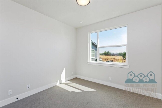 Building Photo - 1740 E State Ave