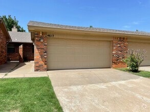 Building Photo - Large 2 Bed 2 Bath Duplex In NW OKC