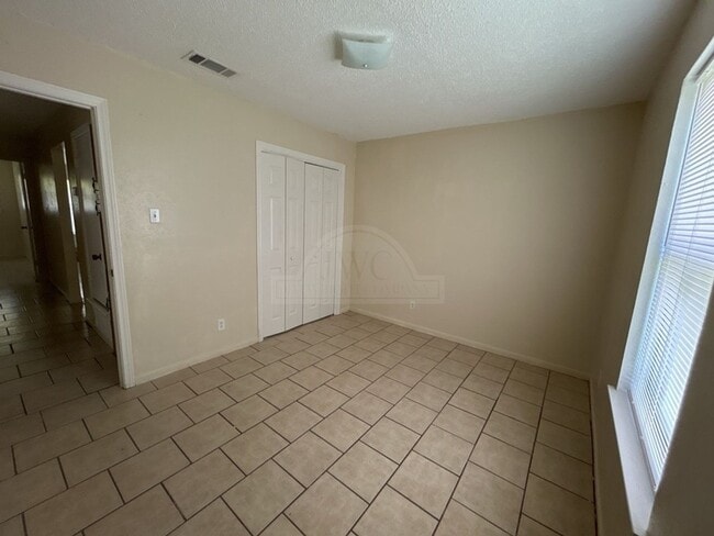 Building Photo - 2803 Greystone Dr