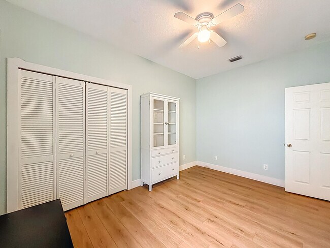 Building Photo - 1143 Canoe Point