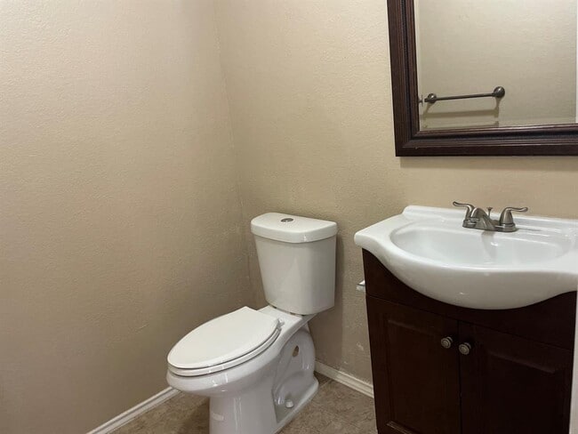 Building Photo - 122 Rummel Dr