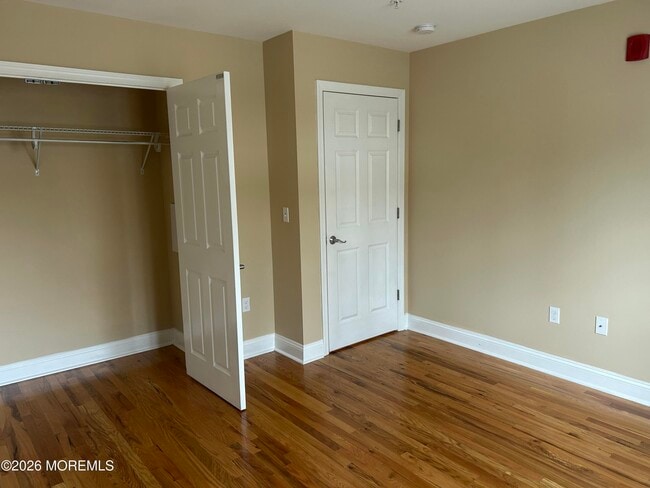 Building Photo - 45 Beers St