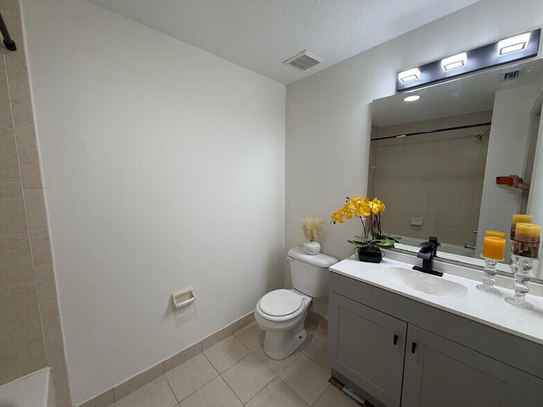 Building Photo - 8358 Bernwood Cove Loop