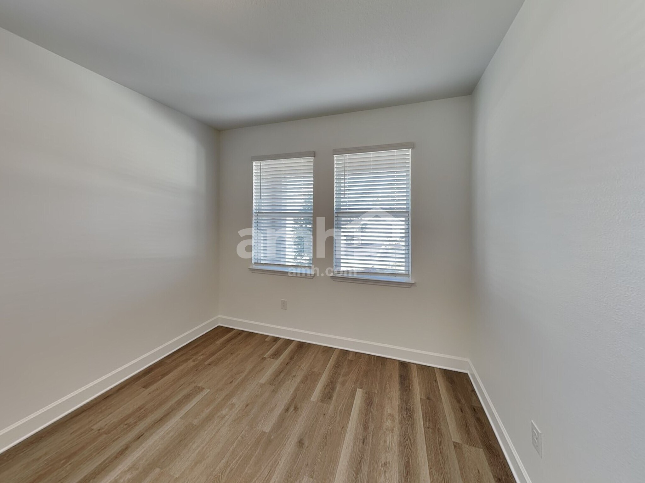 Building Photo - 3013 20th Ave W