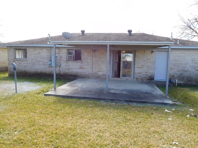 Building Photo - 714 Temple Cir