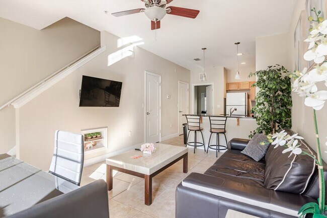 Building Photo - Fully Furnished 3-Bedroom/3-Bath Townhome