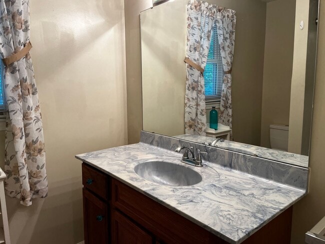 Building Photo - Furnished 2 Bedroom in Riverbend