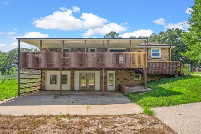 Building Photo - 3 Bedroom Pet Friendly Home For Rent with ...