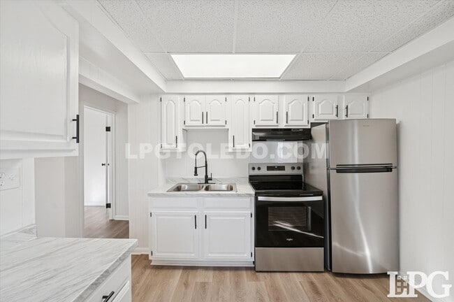 Primary Photo - 4013 Caroline Ave