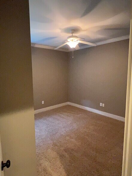 Guest Bed - 9255 Coles Ct