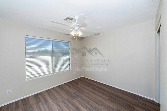 Building Photo - 618 E Payton Cir