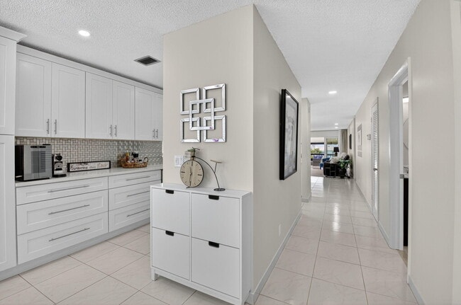 Building Photo - 13769 Date Palm Ct