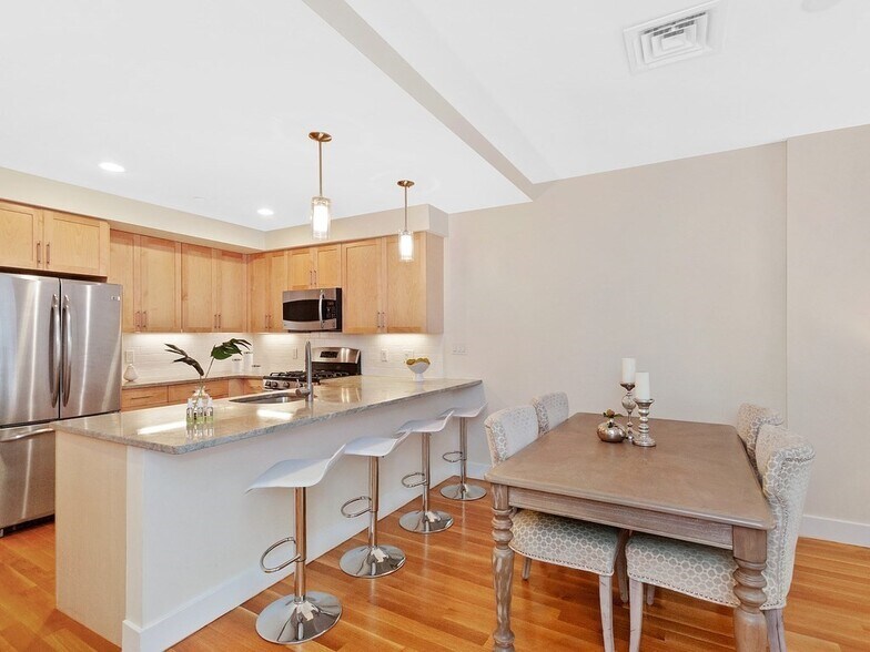 Building Photo - 321 Hammond Pond Pky