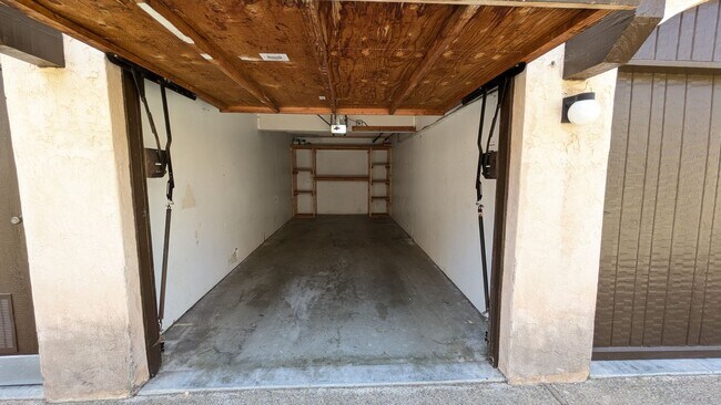 Building Photo - Reduced! Large pets ok! One bed plus office