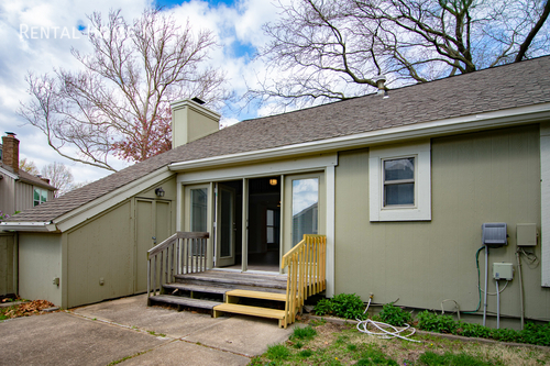 Building Photo - Stylish new Remodel in Four Colonies Townh...