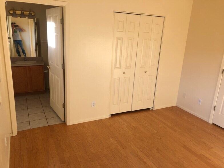 Building Photo - 5645 Oak Ranch Rd