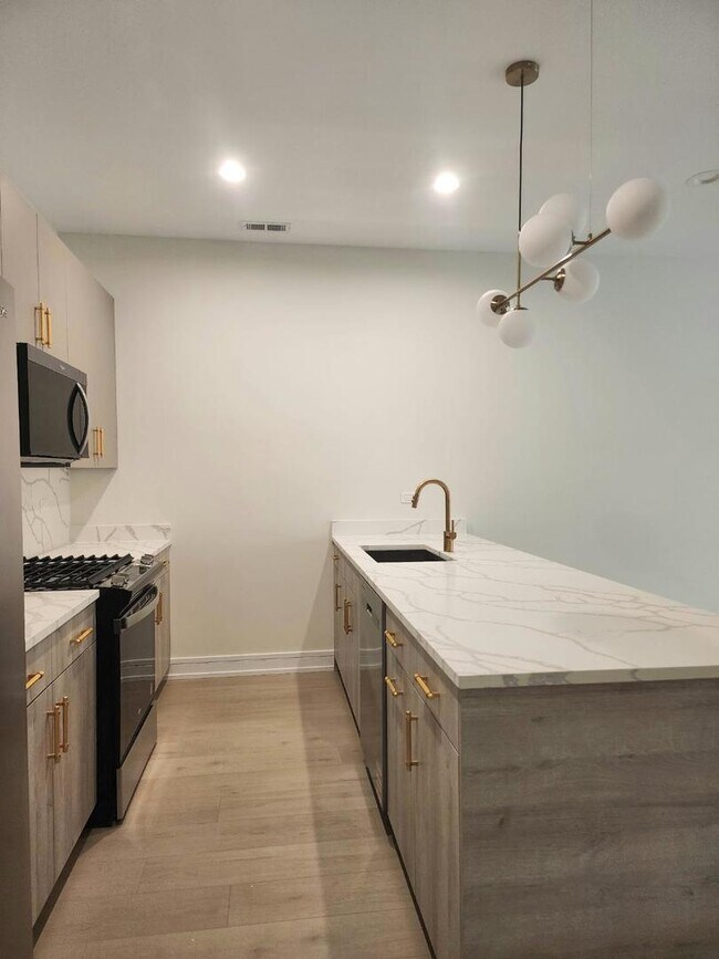 Building Photo - 4625 S Michigan Ave