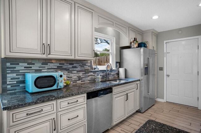 Building Photo - Featuring 3 spacious bedrooms and 2 full bathrooms, this residence blends comfort, style, and con...