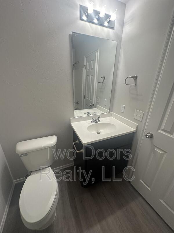 Building Photo - 1015 Ichabod Cir