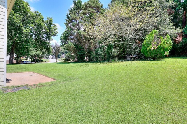 Building Photo - 665 Walnut Creek Dr NW