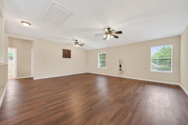 Building Photo - 10427 Lyndon Meadows Dr