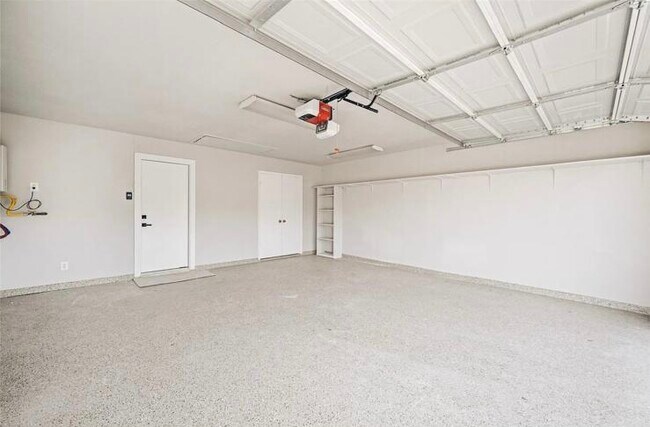 Building Photo - 7639 Royal Ln