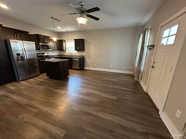 Building Photo - 923 E Belmont St