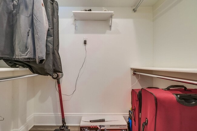 Building Photo - Furnished 2 Bedroom, 1 Bath