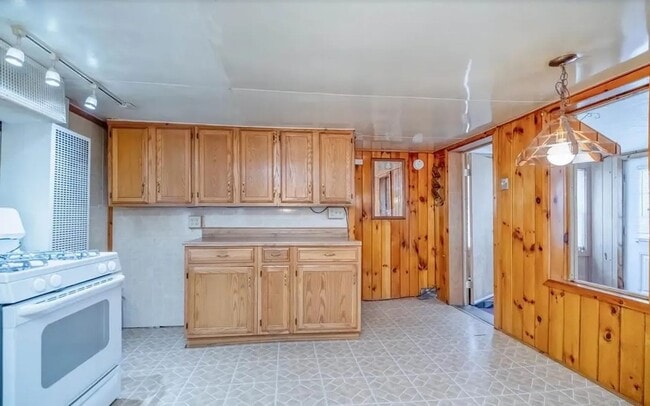Building Photo - 2 Bedroom Apartment - Midtown Kingston