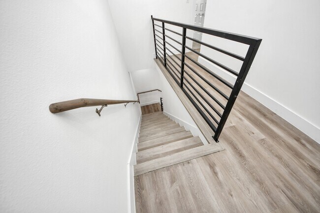 Building Photo - 5402 Margarita St