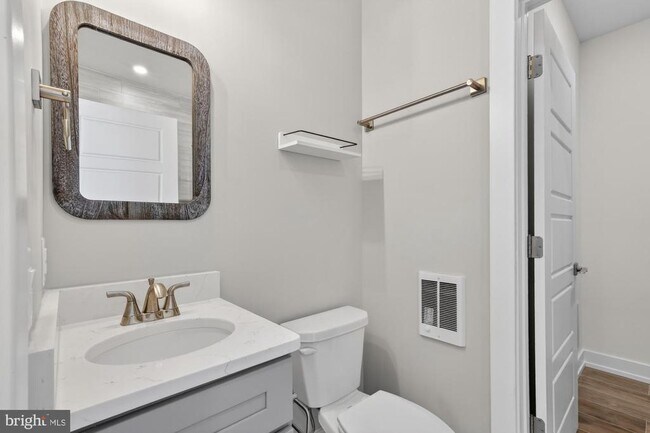 Building Photo - 2034 N Front St