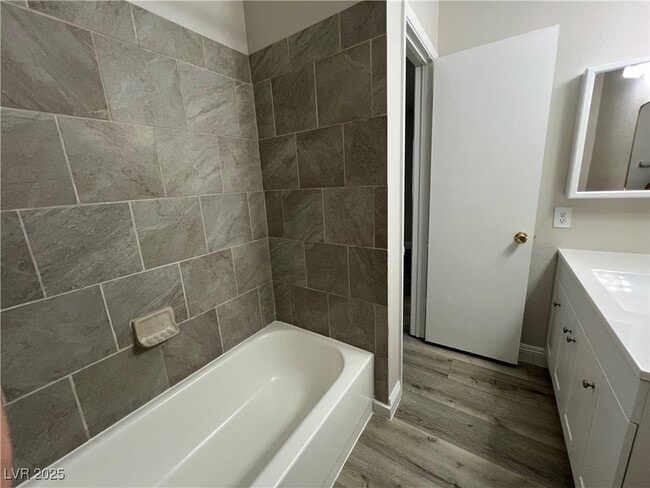 Building Photo - 1009 Willow Tree Dr