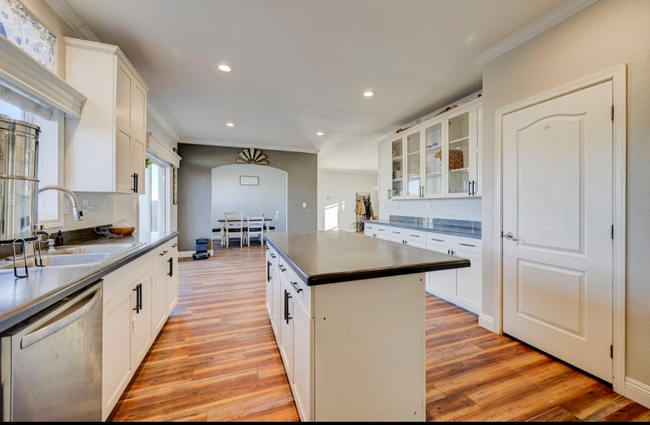 Building Photo - 1416 Spotted Owl Way