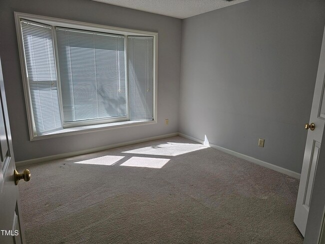 Building Photo - 108 Forest Oaks Dr