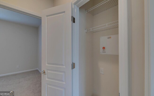 Building Photo - 6218 Azalea Way