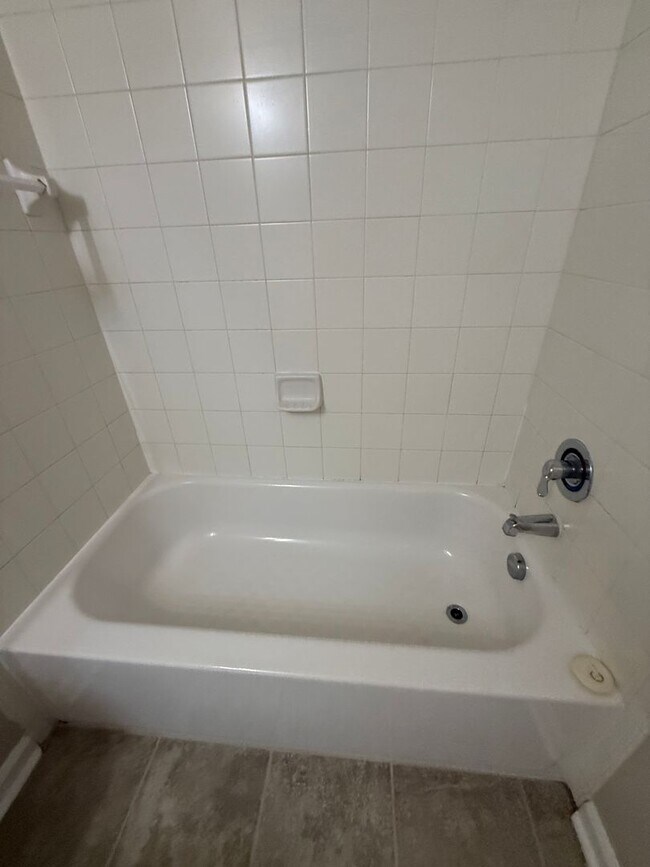 Building Photo - 15-1527 Kisling