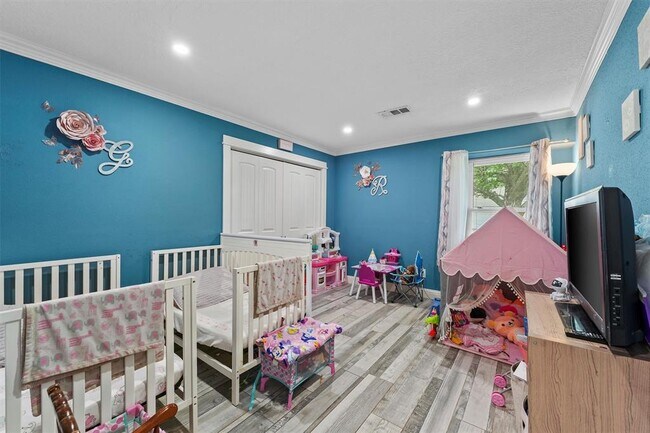 Building Photo - 16906 Rolling Acres Dr