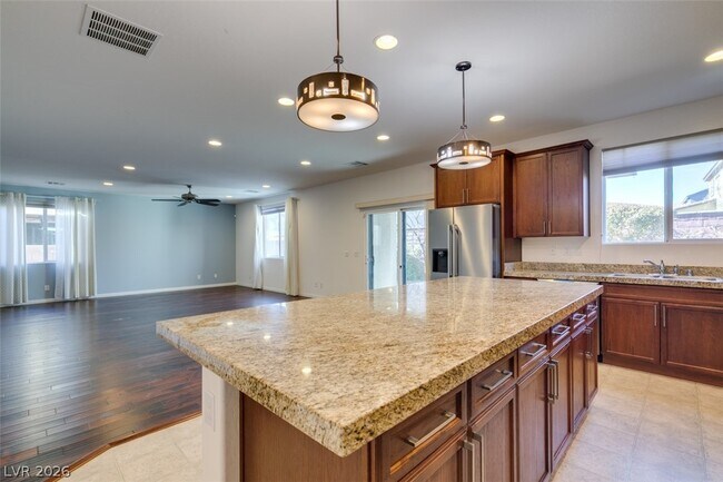 Building Photo - 10465 Saddle Mountain St