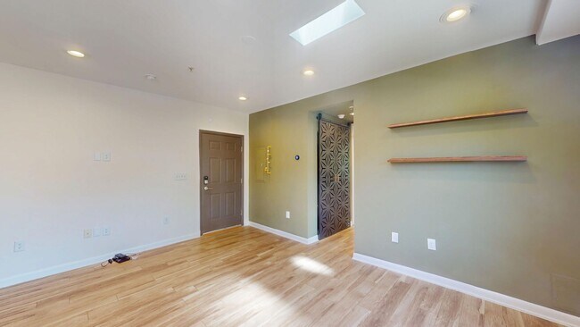 Building Photo - 412 19th St NE