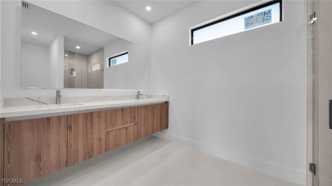 Building Photo - 1713 NW 2nd St