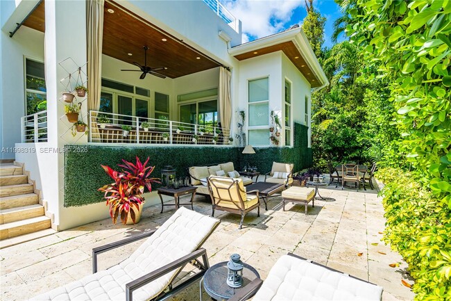 Building Photo - 435 Hampton Ln