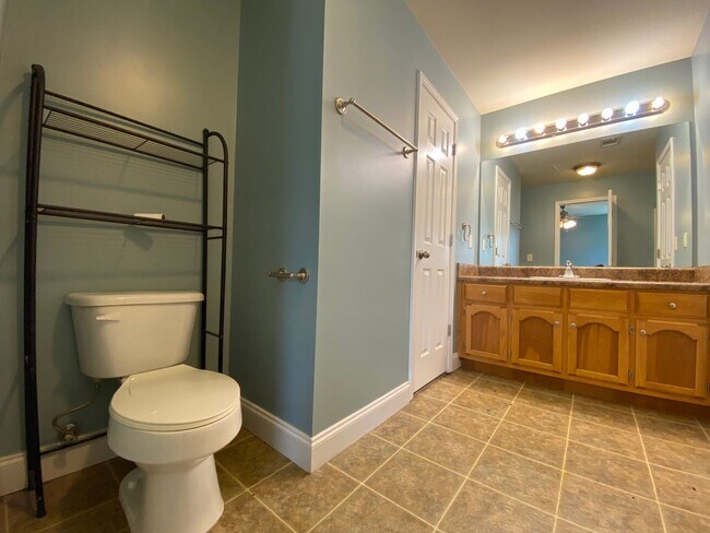 Building Photo - Home for Rent in Woodstock! View with 48 H...