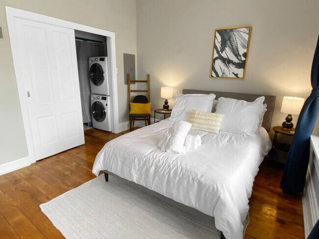 Building Photo - 1245 Martin Dr