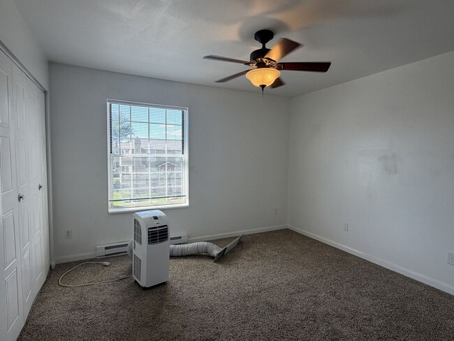Building Photo - 3200 Azalea Dr