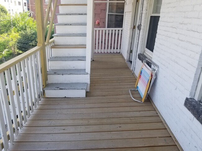 Building Photo - 32 Frankfort St